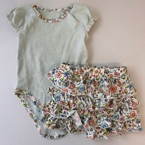 Mini 12/18m blue ribbed floral short sleeve onesie and skirted bummies set